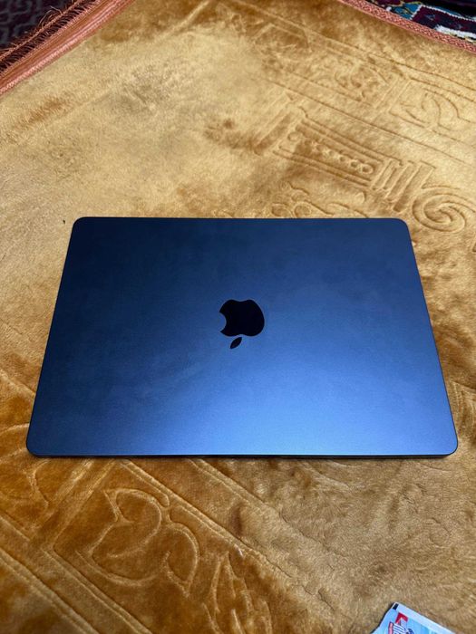 MacBook Air 13” M3 (2024) — 24GB RAM, 512GB SSD, Ideal Holat