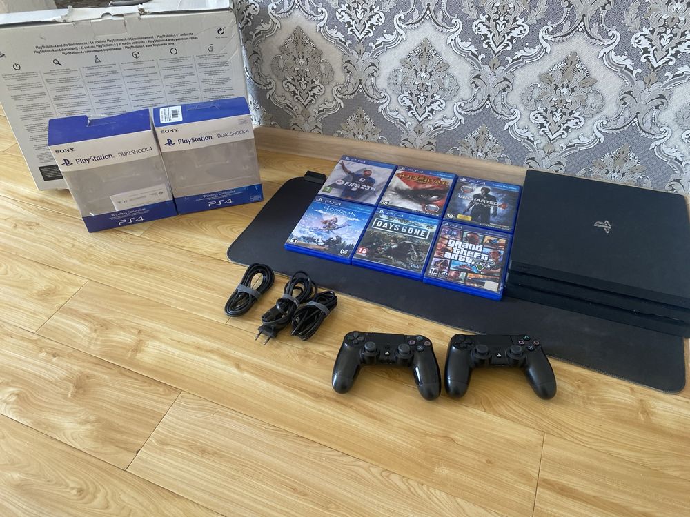 Продаю playstation 4 pro | 8 игр 1tb