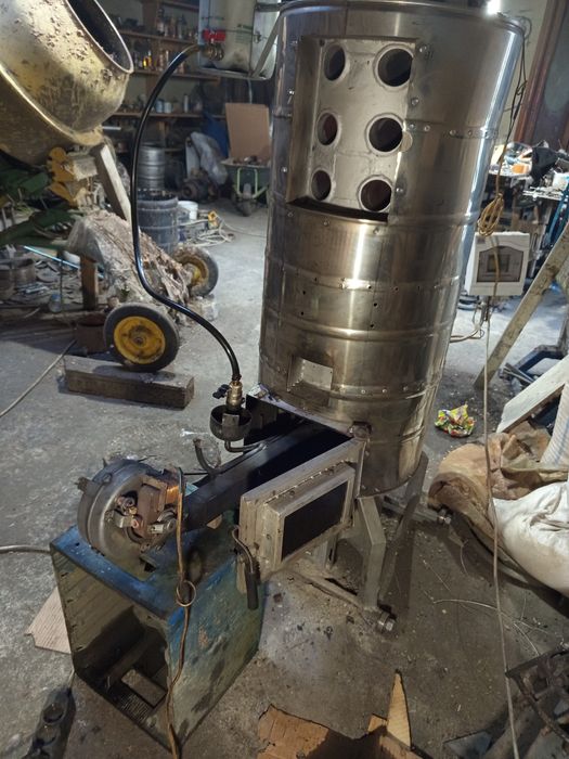 Generator suflantă aer cald 100 kw pe lemne, ulei ars , brichete