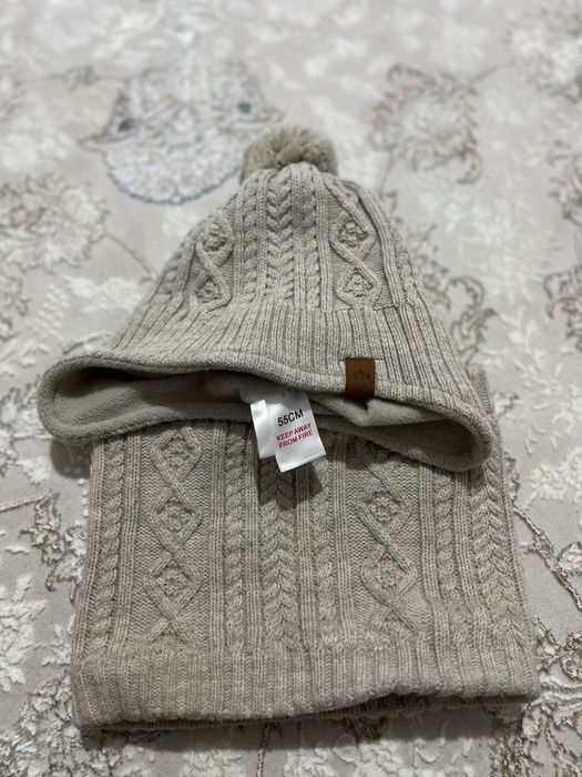 Шапка с шарфом в отличном состояний!