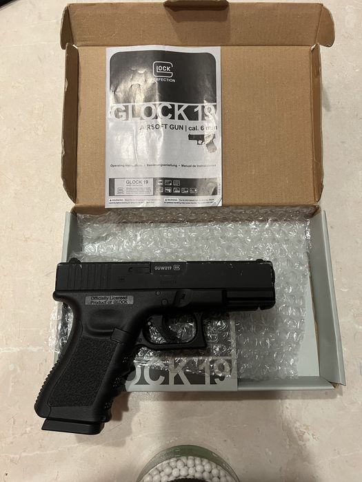 Airsoft пистолет Glock 19