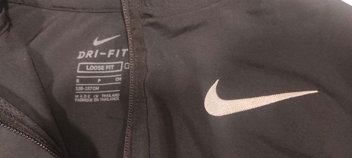 Geaca de alergat ce nike