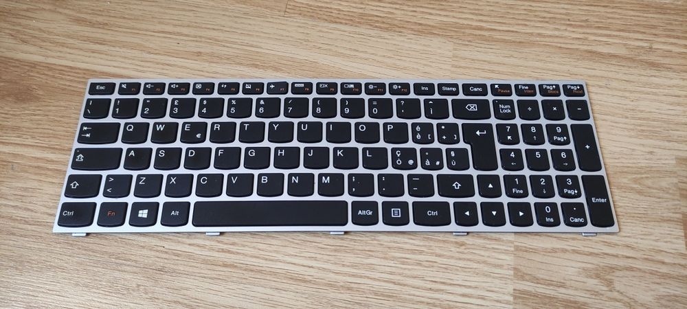 Tastatura Laptop Lenovo Z51-70 Z50 Z51 - Stare perfecta