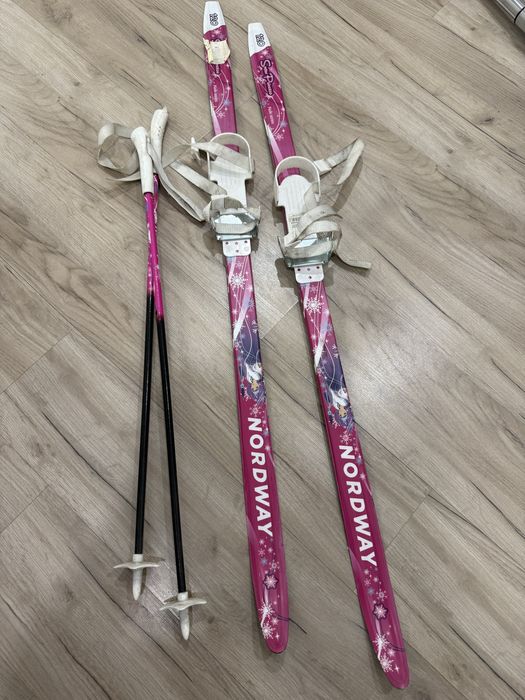 Продаю лыжи, крепления и палки для девочки (рост 120 см)