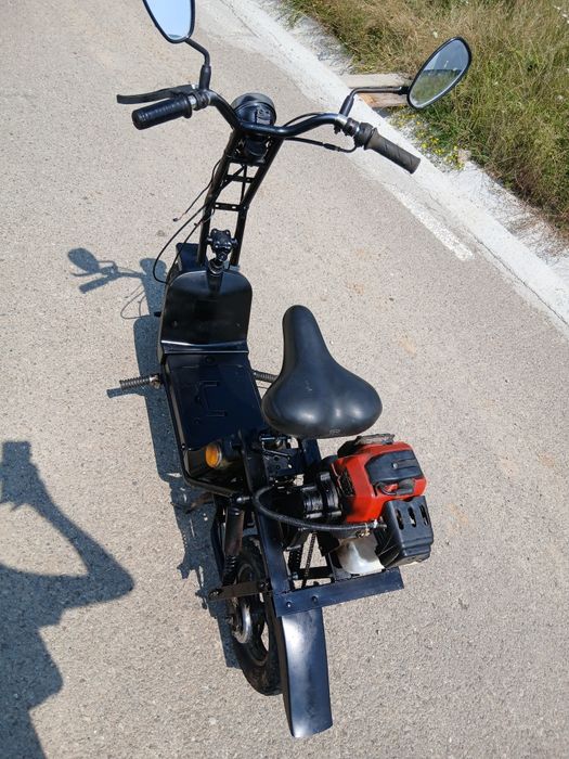 Vând scuter cu motor de cositoare