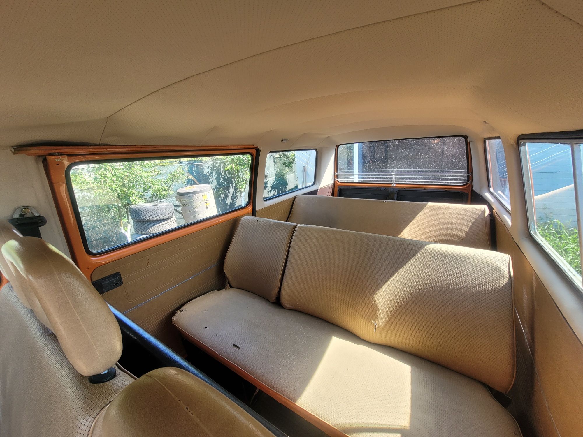 Interior crem volskwagen transporter t3 8+1 locuri