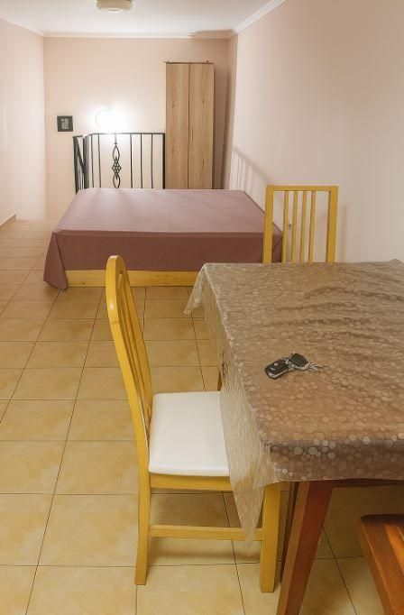 Дава се под наем Едностаен апартамент в Варна, ЖП Гара - 60 кв.м за 300 € - Снимка #3