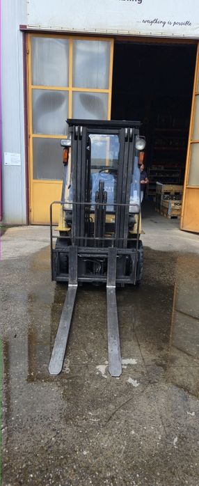 Продава се газокар CATERPILLAR GP25K 2003 година вдига височина 3300 м