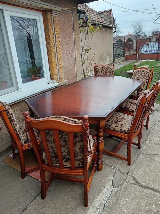 Masă masivă extensibilă cu 6 scaune