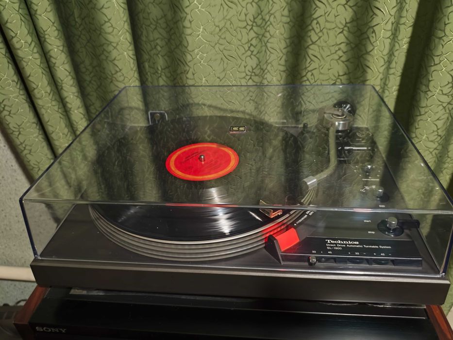 Проигрыватель виниловых дисков Technics SL-1900