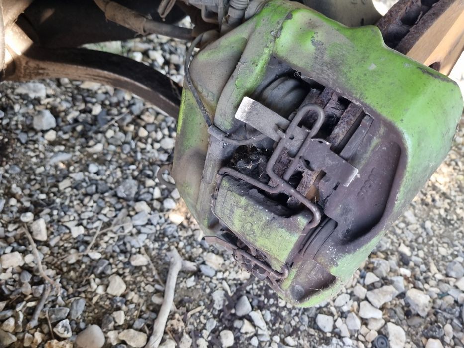 Предни Спирачни апарати за Ауди А6 Ц5 2.7 битурбо