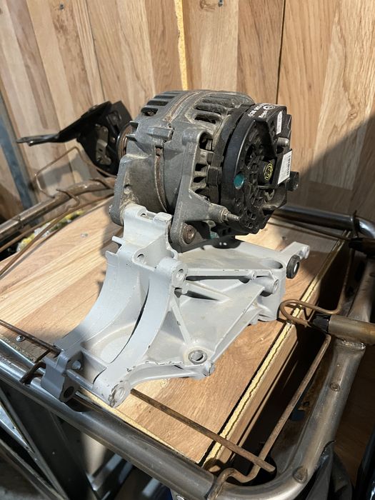 Продам генератор Bosch Гольф 4