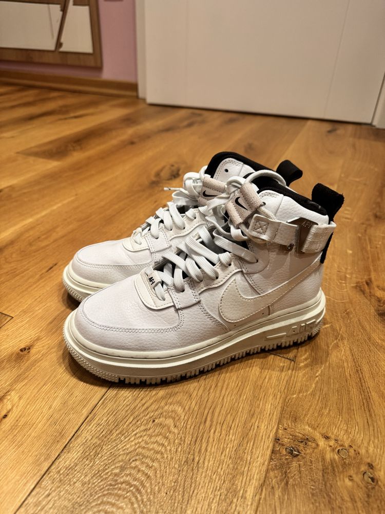 Обувки на NIKE оригинални