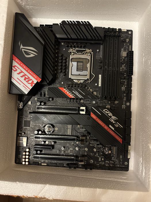 Placa de baza Z490 Asus Strix