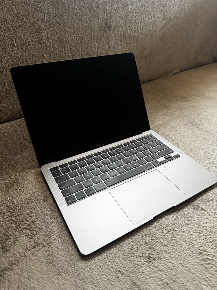 MacBook Air 13” M1 8-cpu/8-gpu/8 ram/512 ssd