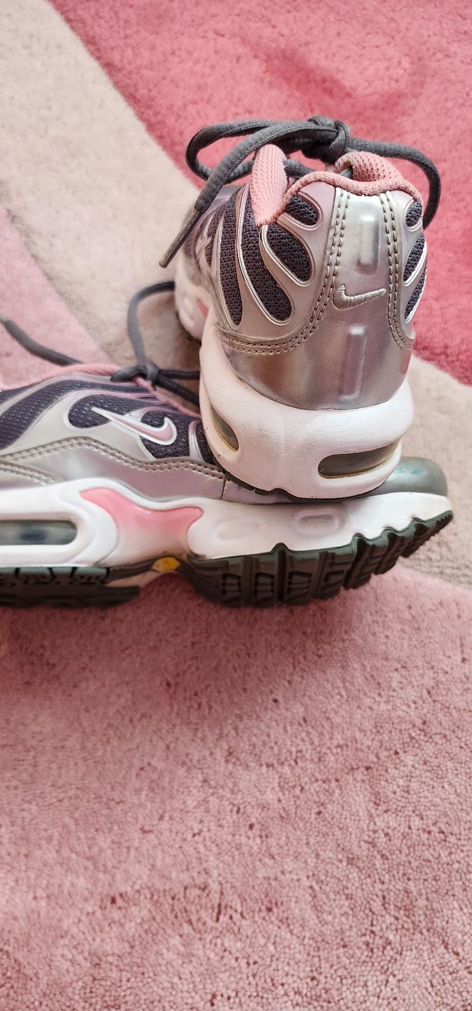 Nike Air Max Plus Метално сребристо розово
Метално сребристо розово (