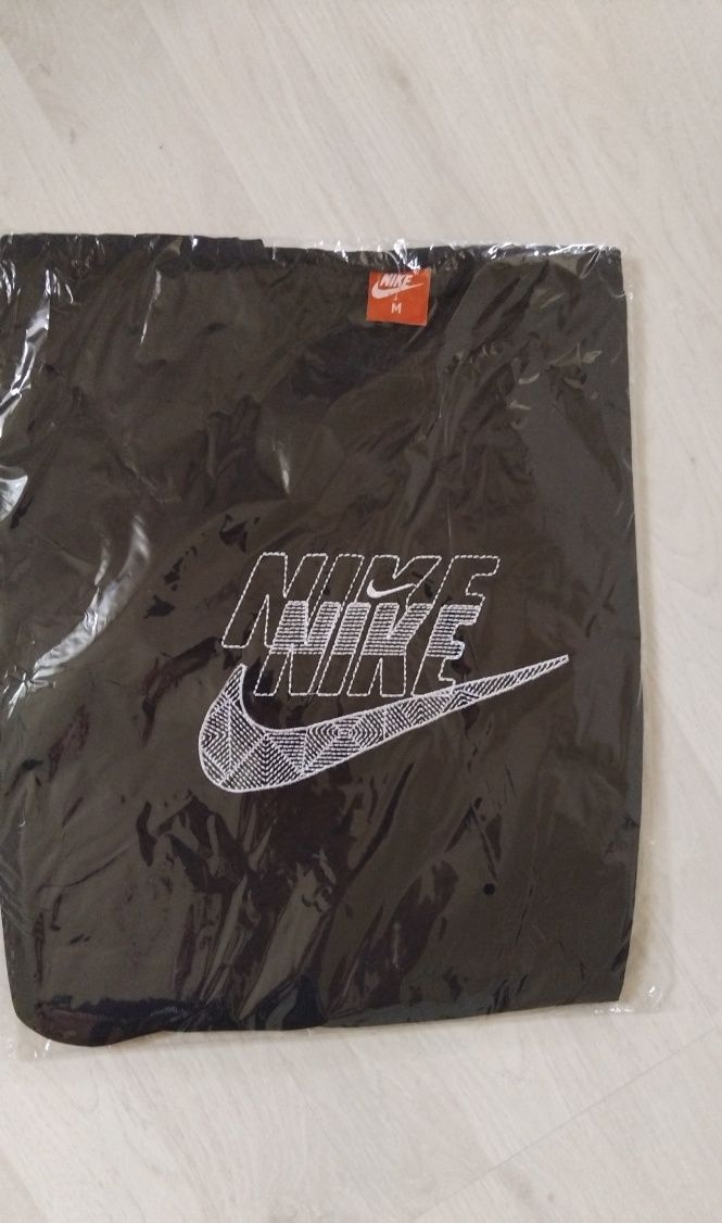 Treninguri Nike și Adidas unisex.
