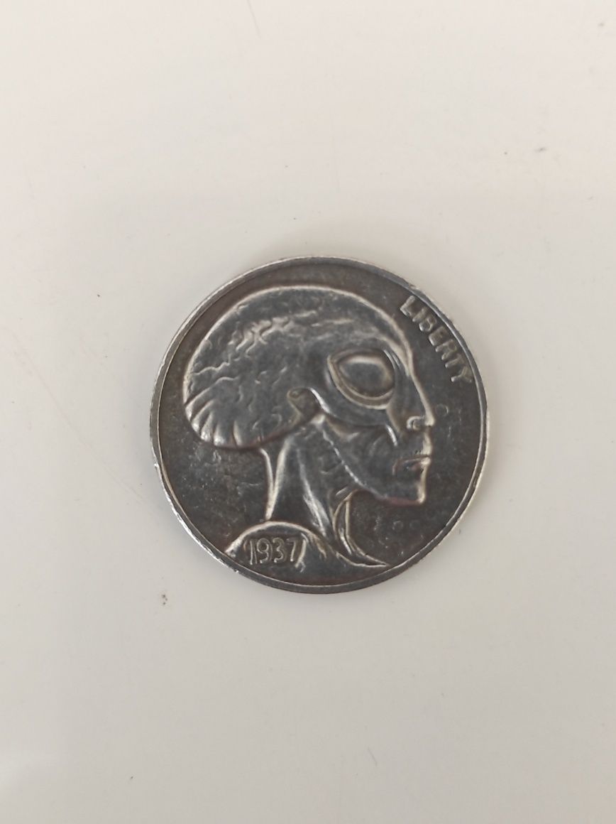 Монетата с извънземното - реплика
