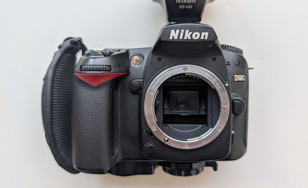 KIT FOTO COMPLET Nikon D90, 2 Obiective (50mm 1.8G inclus) + 2 x Flash