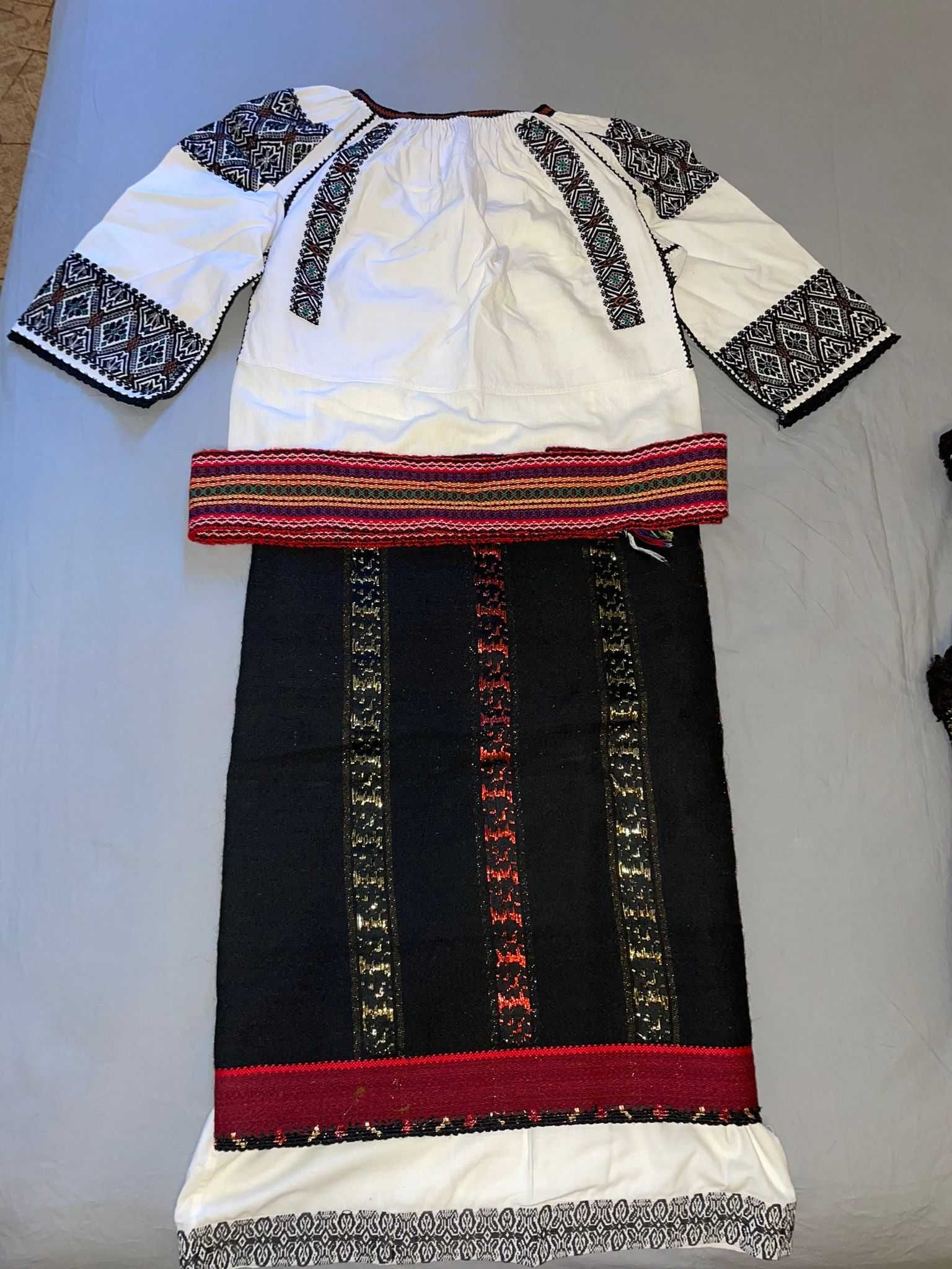 Costum traditional romanesc