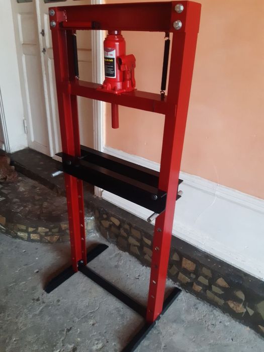 Yangi Press Sotiladi