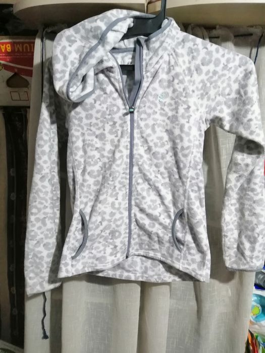 Суичър горница по 7 лева бройката