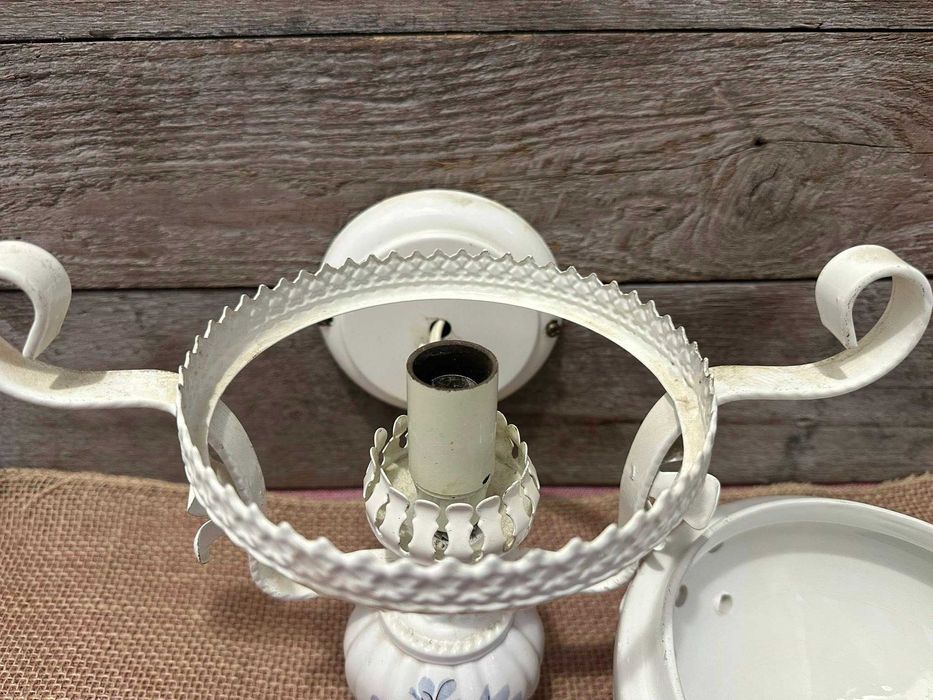 Порцеланов аплик за стена