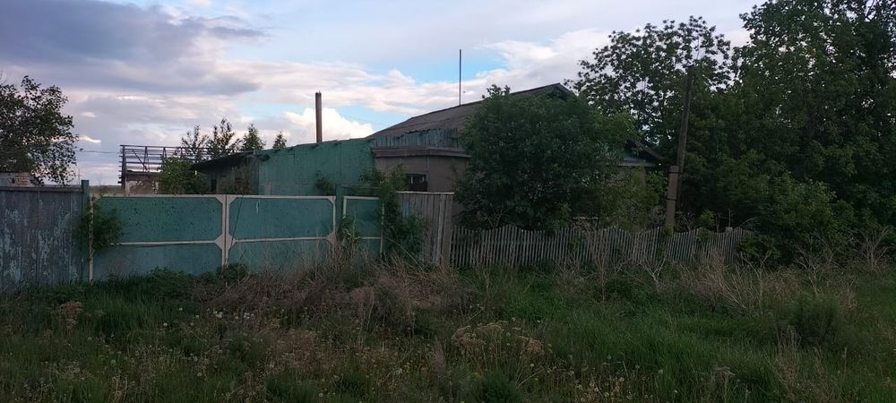Продам дом на строй материал