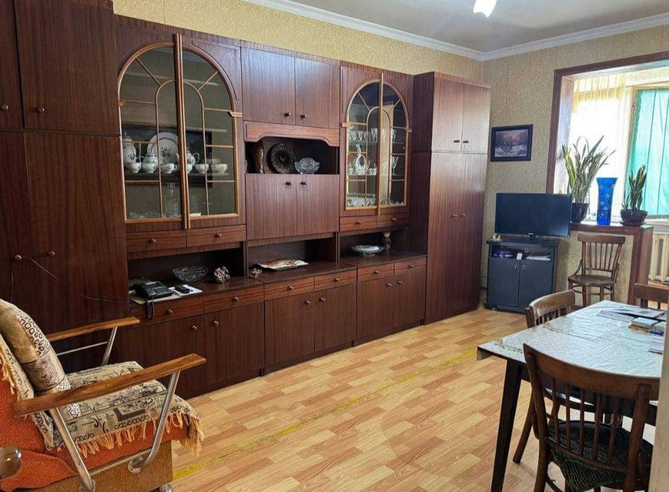 Квартира продаётся Чиланзар 18 квартал 3/5/5 новая аллея