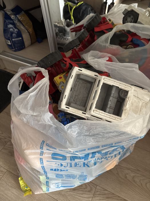 Отдам даром пакет игрушек жк инфинити