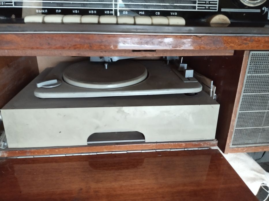 Продам радиолу     .