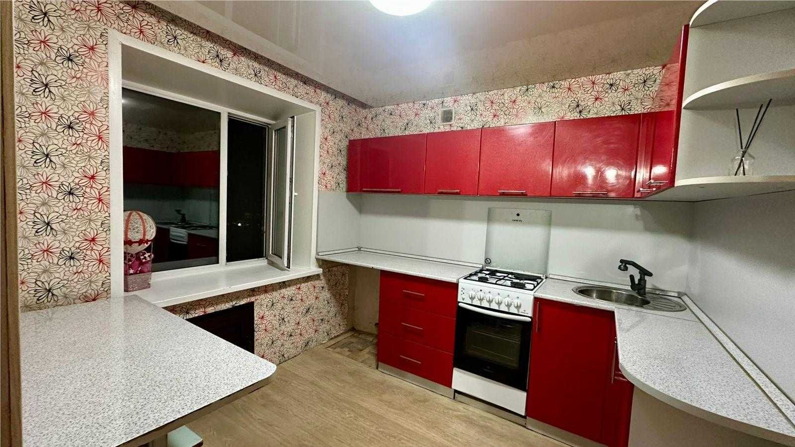 Срочно продаю отличную 1-комнатную квартиру в 12 мкр на 3 этаже