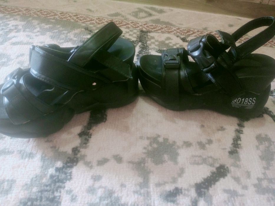 Продам обувь! Сандалии на платформе!