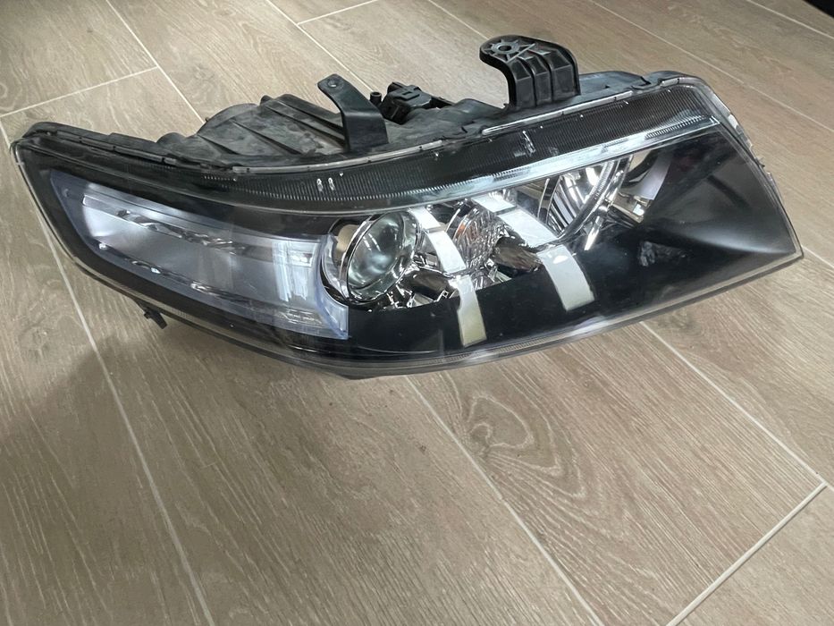Десен фар за Honda accord 7 2007г