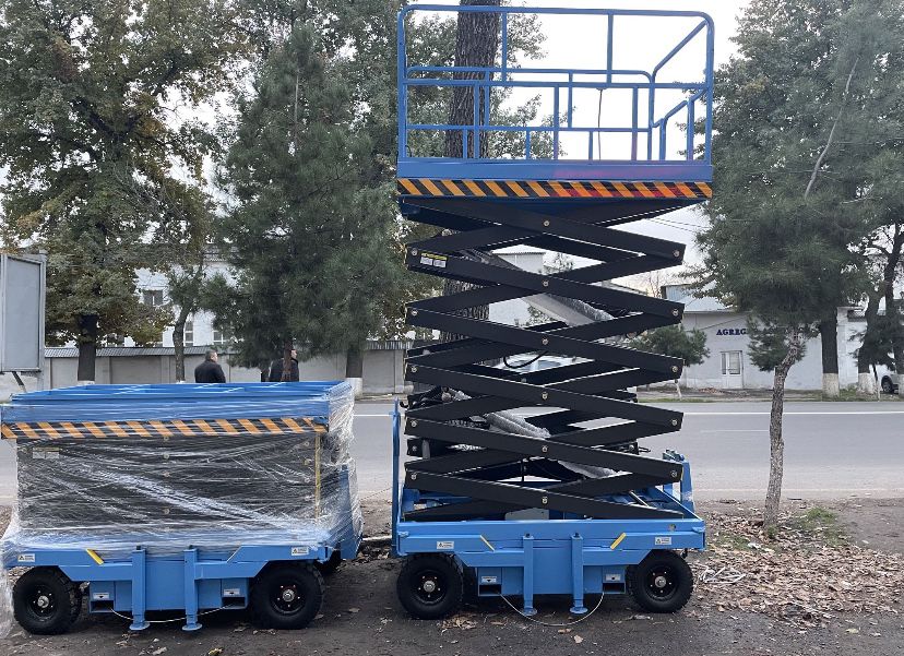 Передвижной ножничный подъемник