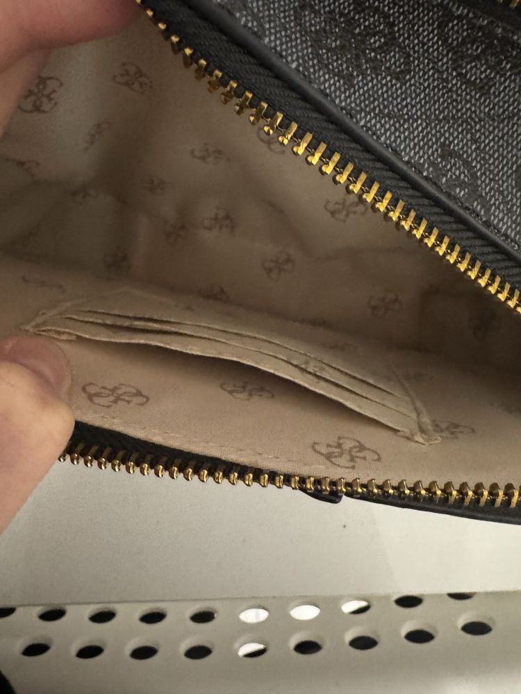 Продам сумку Guess новая с мешком