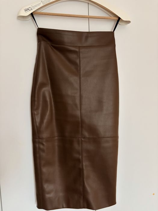 Кожена пола Avin