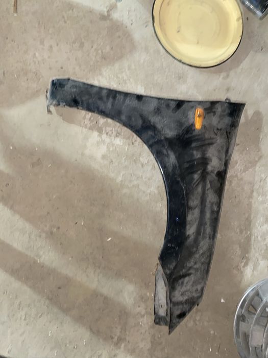 Продам правое крыло и крышку багажника лада гранта оригинал