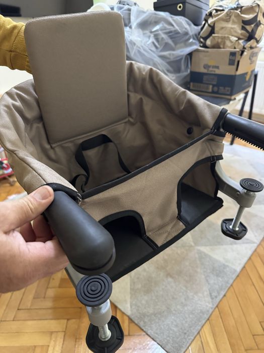 Scaun atasabil la masa pentru copii