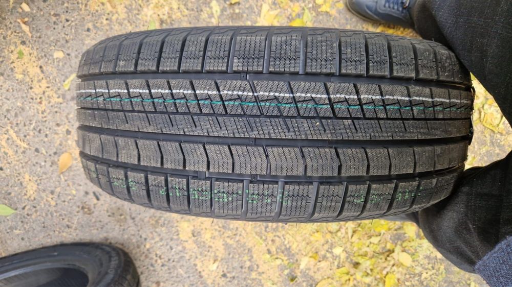 Зимный шины 235/45/18