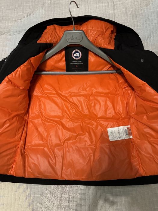 Теплая куртка Canada goose