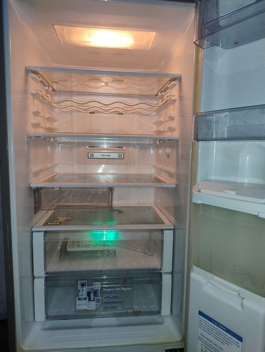 Vând frigider, combina frigorifica LG