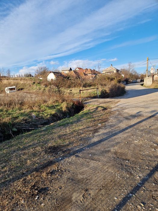 Vind 2 h de teren intravilan în Rîureni .