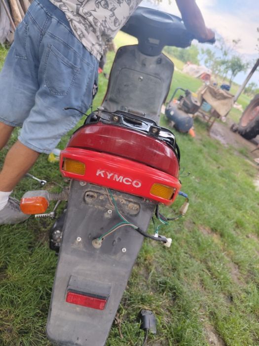Vând motor Kymco