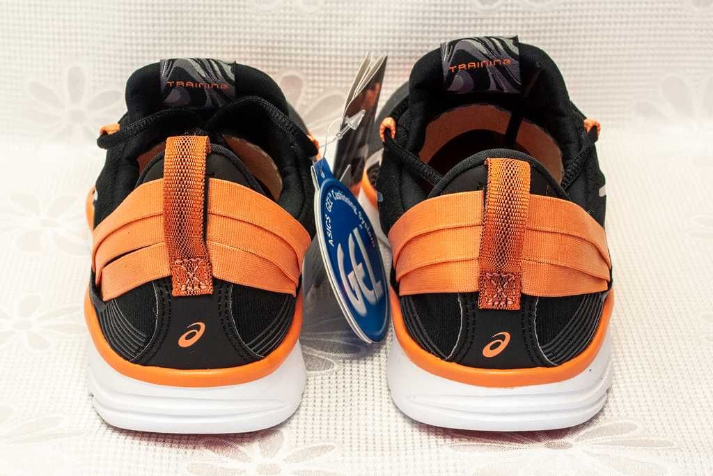 Дамски маратонки Asics номер 36.