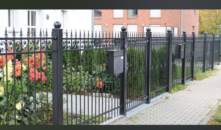 plasa bordurata 50lei,garduri,beton,șipcă metalică,lemn,foisoare,porti