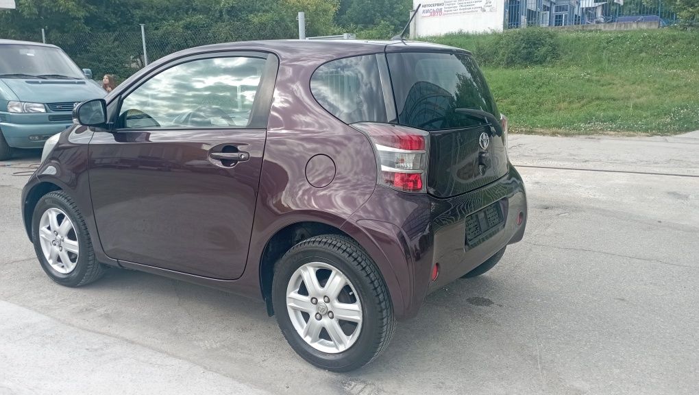 Продавам Toyota IQ 2009