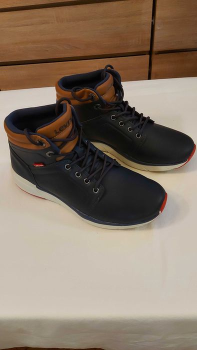 Обувки, боти Levis 39номер (нови)