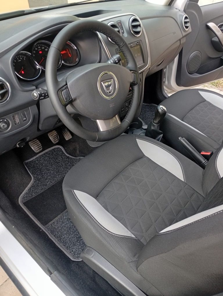 Vând Dacia Sandero Stepway an 2014 motor 0.9 90 cai