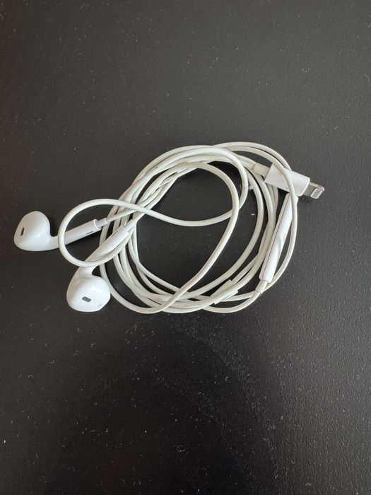 Apple слушалки с lightining жак